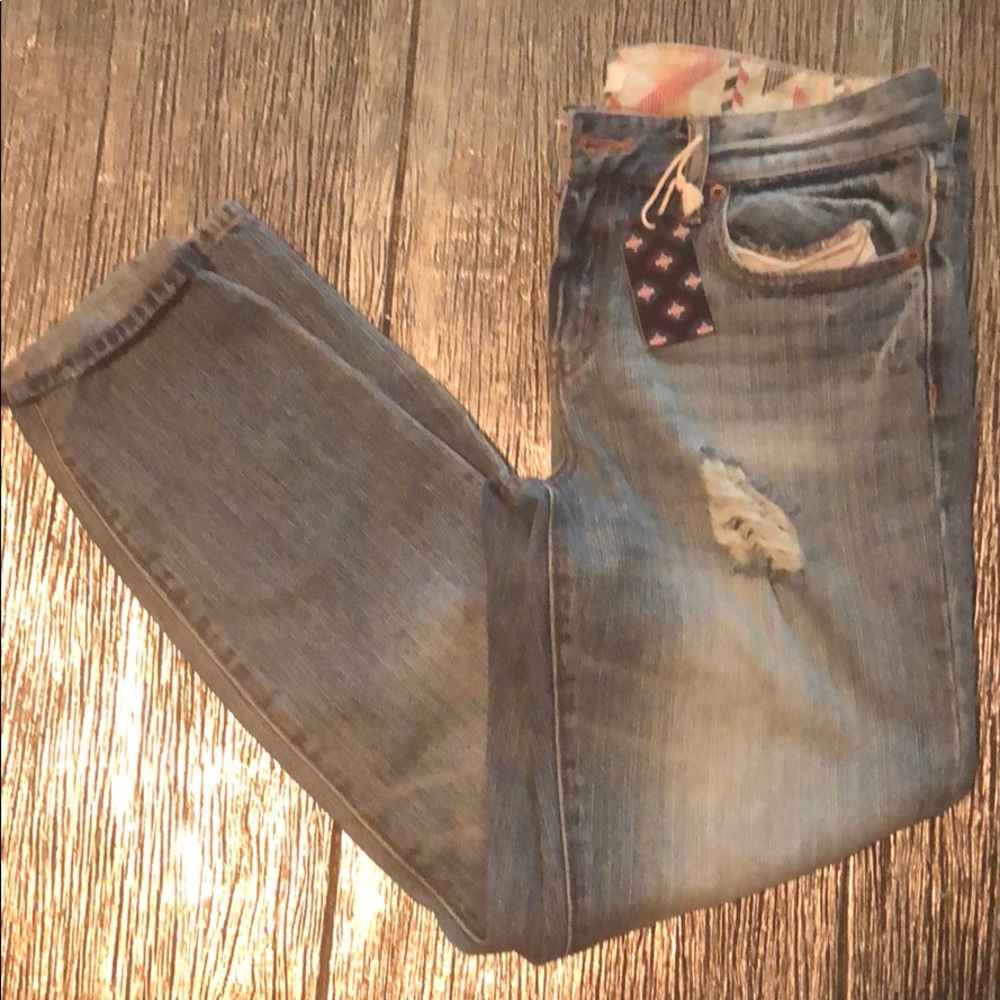 Forever 21 distressed denim boyfriend jeans